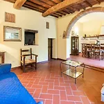 Prázdninový dům Cosy In Tuscany With Shared Swimming Pool