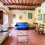 Prázdninový dům Cosy In Tuscany With Shared Swimming Pool *