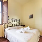 Cosy In Tuscany With Shared Swimming Pool *