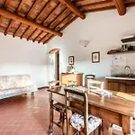 Prázdninový dům Cosy In Tuscany With Shared Swimming Pool