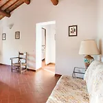 Prázdninový dům Cosy In Tuscany With Shared Swimming Pool