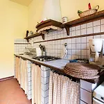 Prázdninový dům Cosy In Tuscany With Shared Swimming Pool *