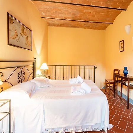 Cosy In Tuscany With Shared Swimming Pool 度假居