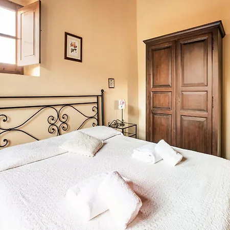 Cosy In Tuscany With Shared Swimming Pool *