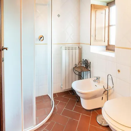 Cosy In Tuscany With Shared Swimming Pool *
