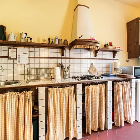 Cosy In Tuscany With Shared Swimming Pool *