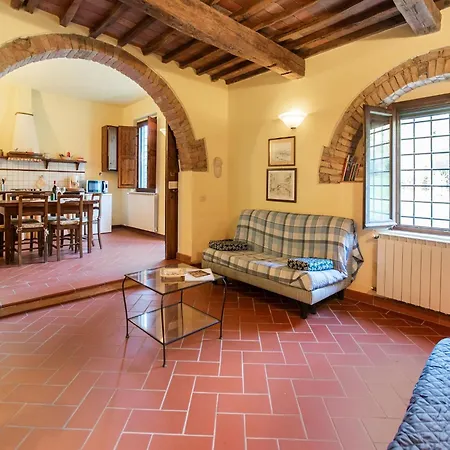 Cosy In Tuscany With Shared Swimming Pool *